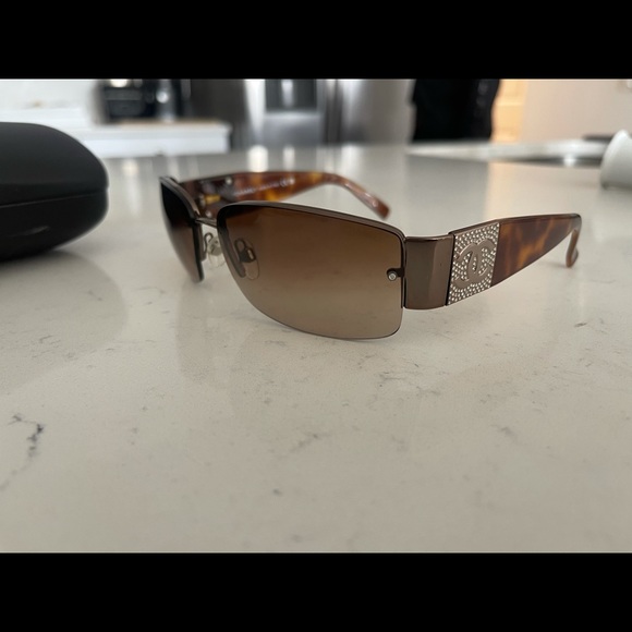 Authentic Chanel 4117B Vintage Sunglasses - Picture 12 of 16